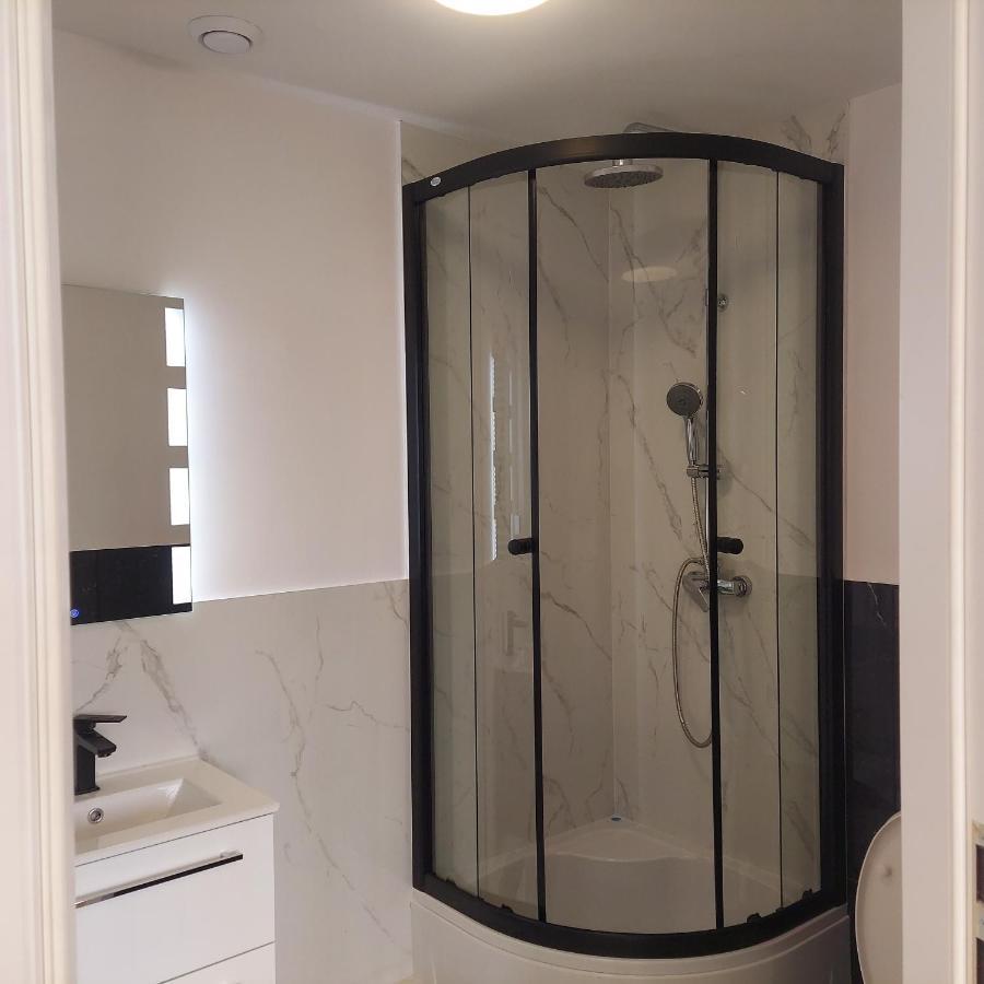Apartament Mira Rzeszów Exteriör bild